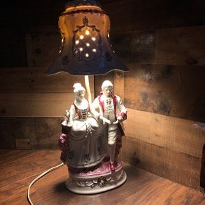 ❤️ - Vintage Victorian porcelain figurine desk mantle